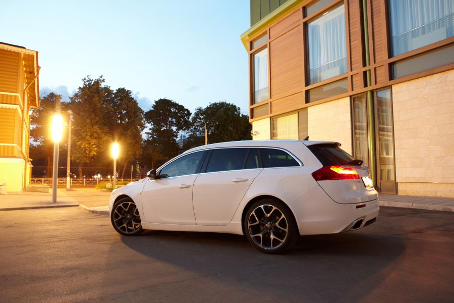  Opel Insignia OPC Sports Tourer 2009 года  (фото 10 из 49)